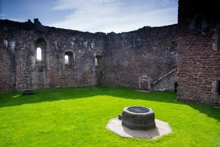 Doune Castle high res 008 000 047 921 R 768x513